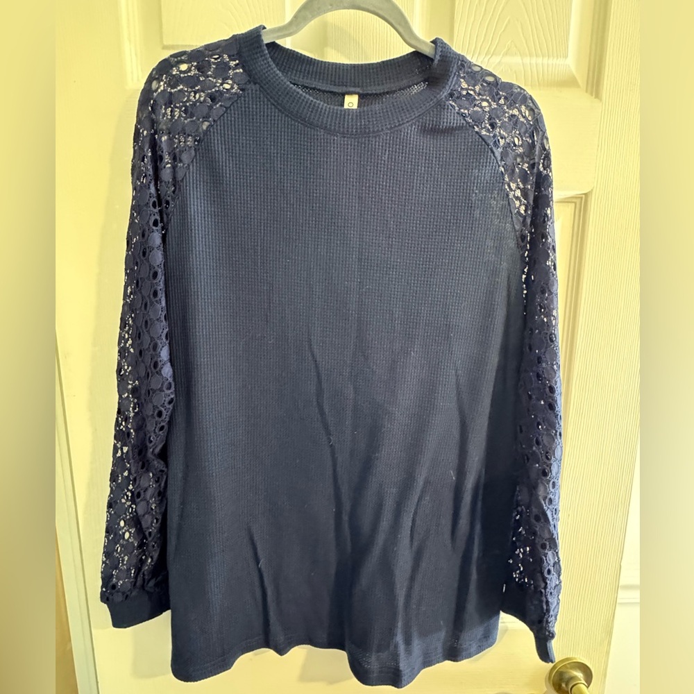 Women’s navy blue long sleeve top, size 2X